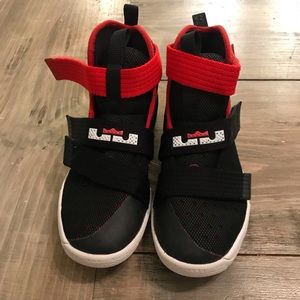 Boys LeBron Soldier 10
